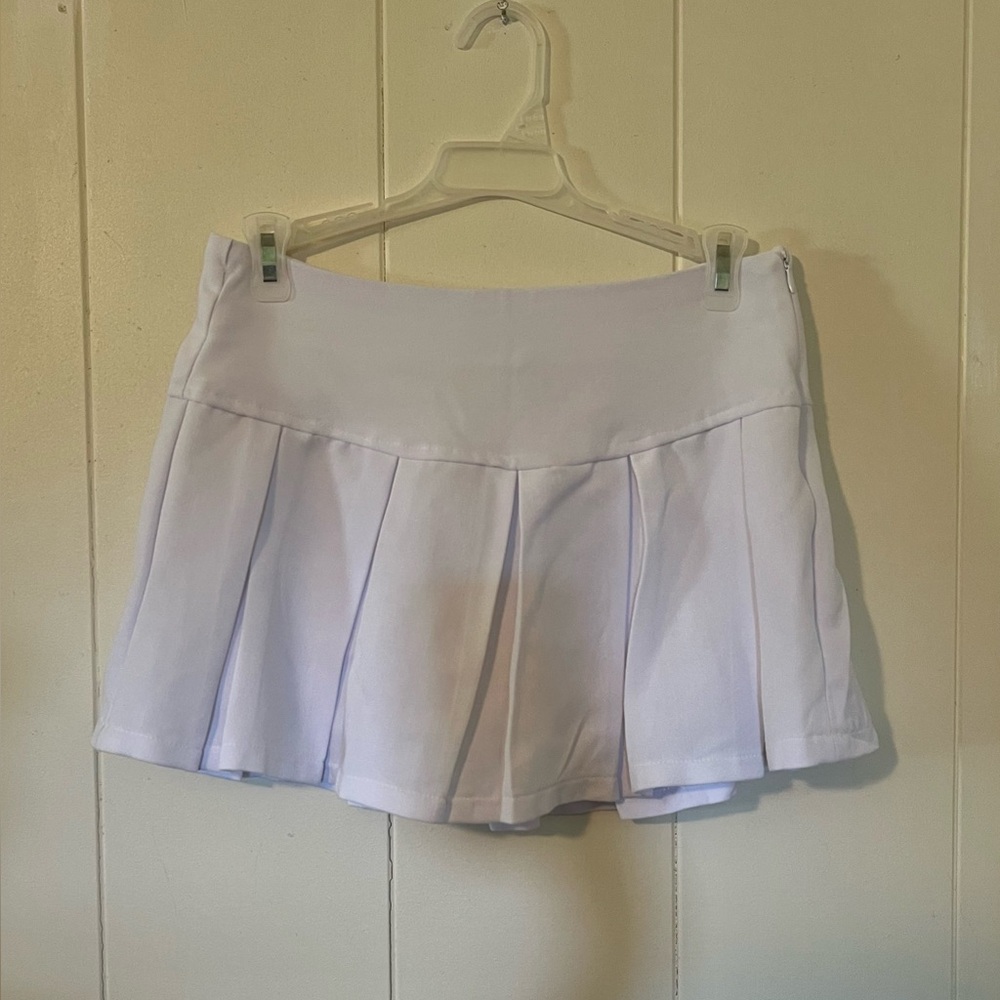 "Orange Kiss Essentials" White Pleated Skirt